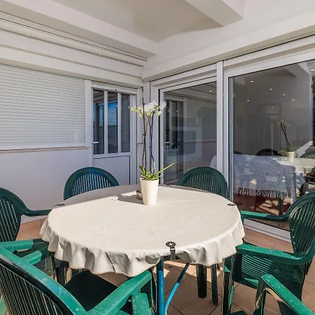Modernes Direkt Am Mit Aussendusche, Meerblick, Wifi Crikvenica